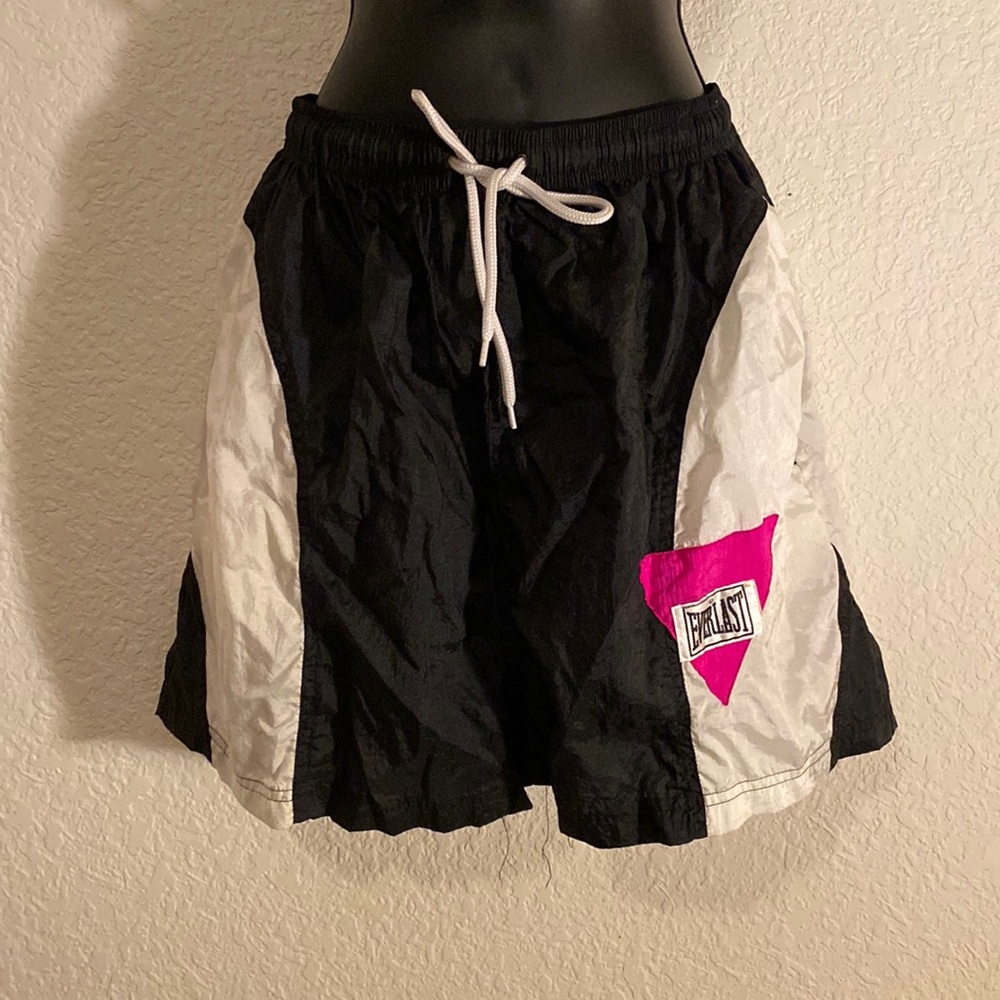 Everlast sportswear. 100% Nylon. Size 8